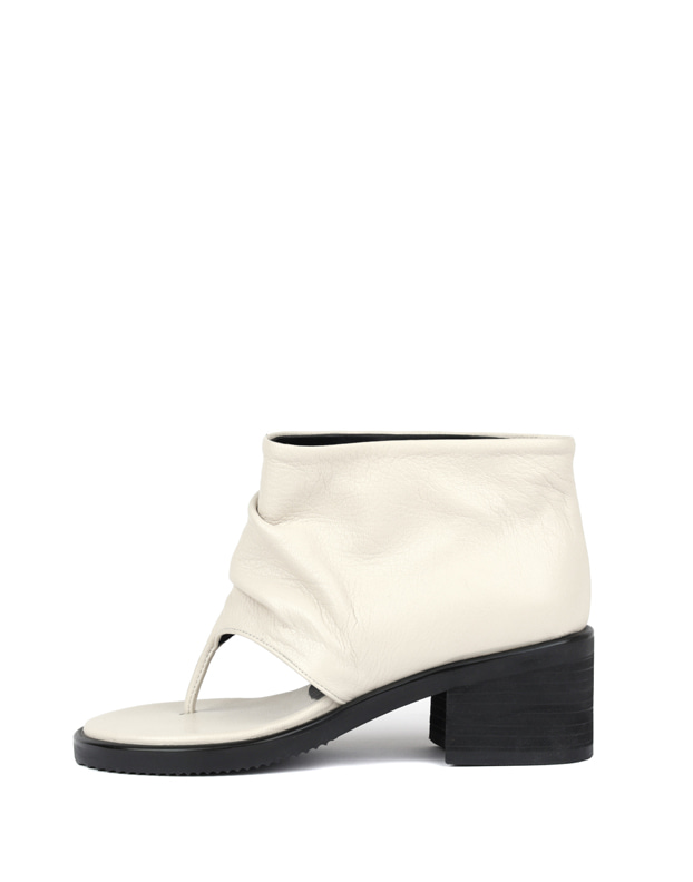 Curve short boots ivory